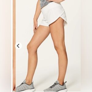 Lululemon Speed Up Short *2.5"
White Size 8 Regularar